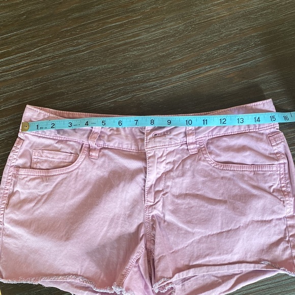 $3/15. Loft by Ann Taylor, ladies pink short shorts in size 25. - Picture 6 of 10